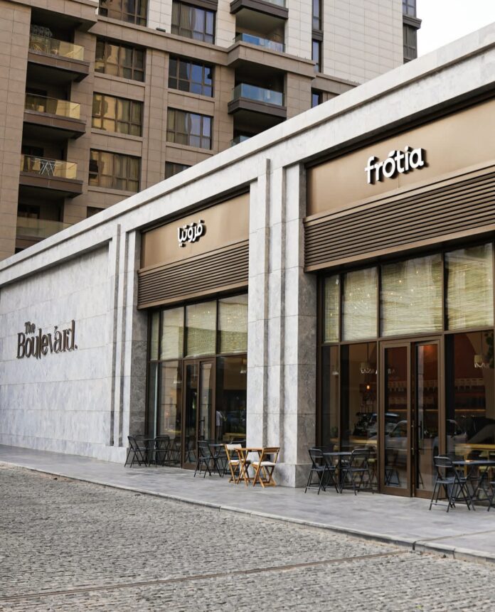 Fresh Fruit Café Delights: Frotia Café Blends Coffee, Juice & Wellness Perfectly