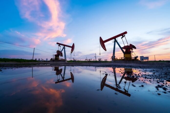 Crude Oil Drops 2% as Markets React to Easing Conflict Risks