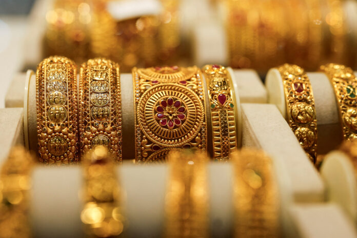 Gold Drops Nearly $30 as Rising Oil Prices and Inflation Concerns Weigh on Markets