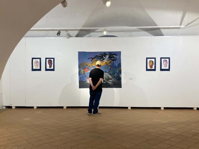 Kurdish Artist Hama Hashim Opens ‘Faces of the Aftermath’ Exhibition in Romania