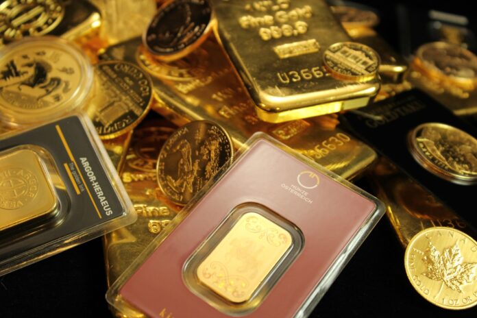 Gold Prices Reach Three-Month High as Dollar Weakens